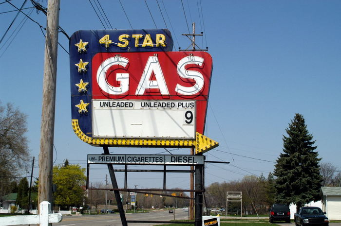 4 Star Gas - 2003 Photo (newer photo)